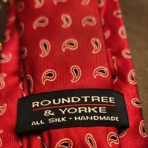 Roundtree & Yorke Silk Paisley Tie